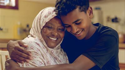 حبسها ابنها في مصحّةٍ أمام حفيدها ذي الثلاثة عشر عامًا… وبعد خمس سنوات