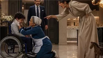 عاد قبل موعده بيومين ليطلب الزواج منها... فسمعها تُحطم قلب ابنه خلف الباب!